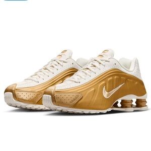 Nike Shox R4 | Metallic Gold and White